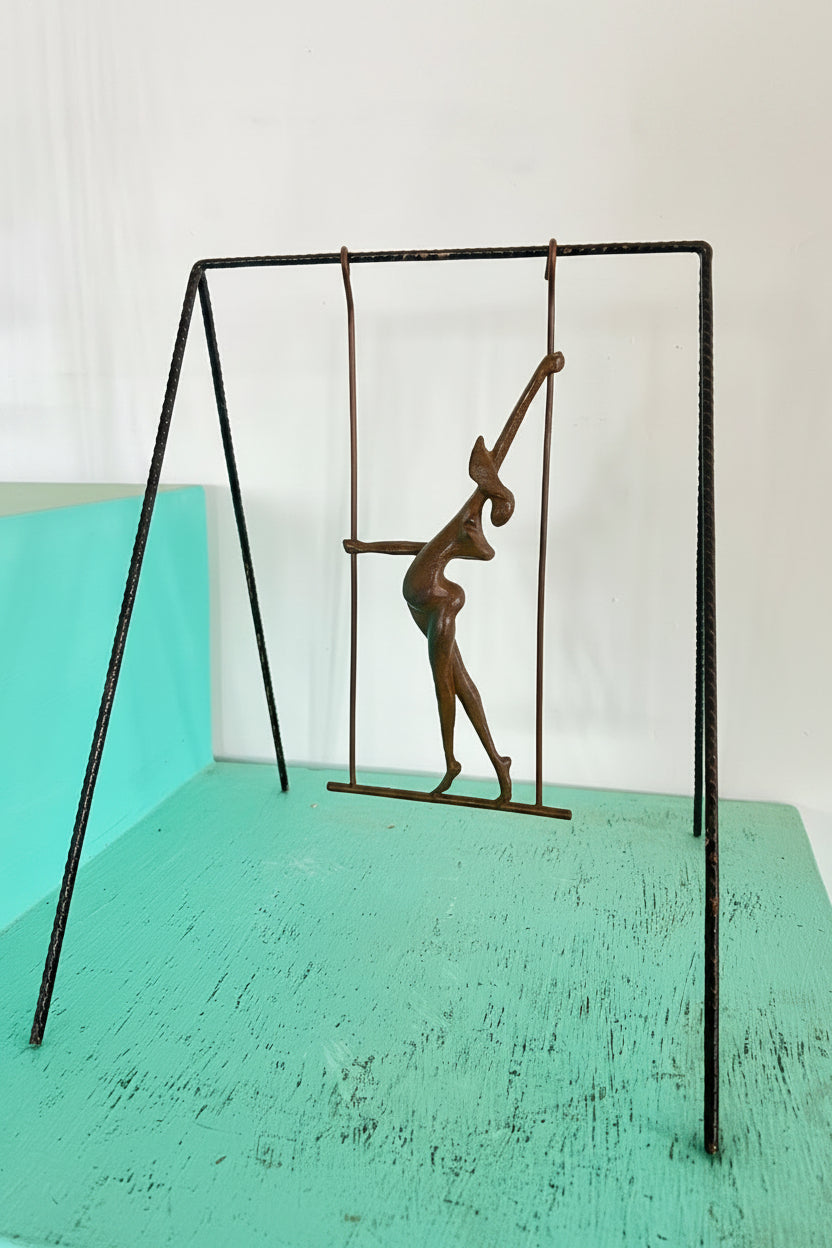 mujer en columpio - Pose A
