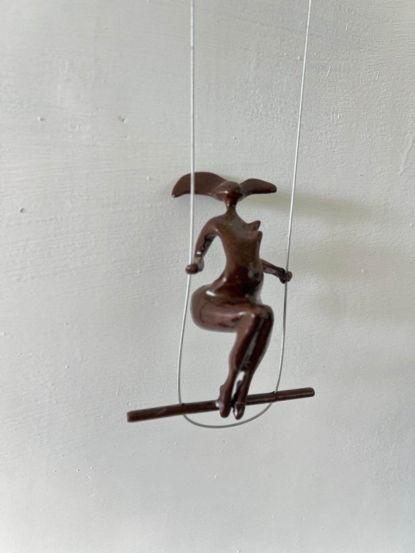 Mujer columpiándose
